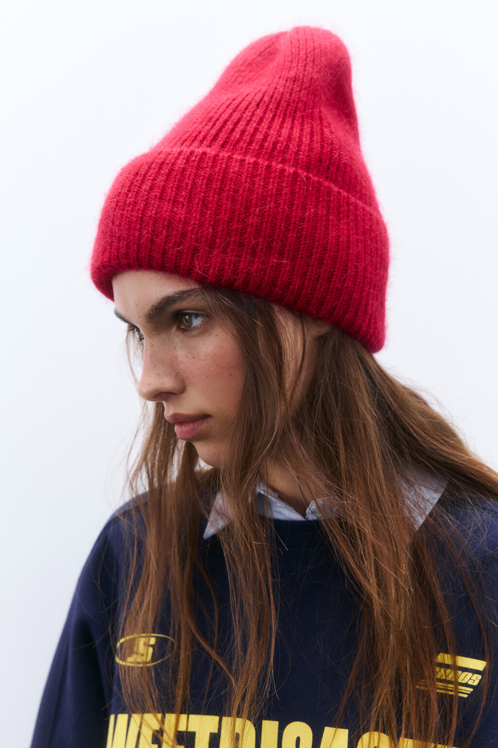 Шапка-бини с ангорской шерстью - цвет красный - 2