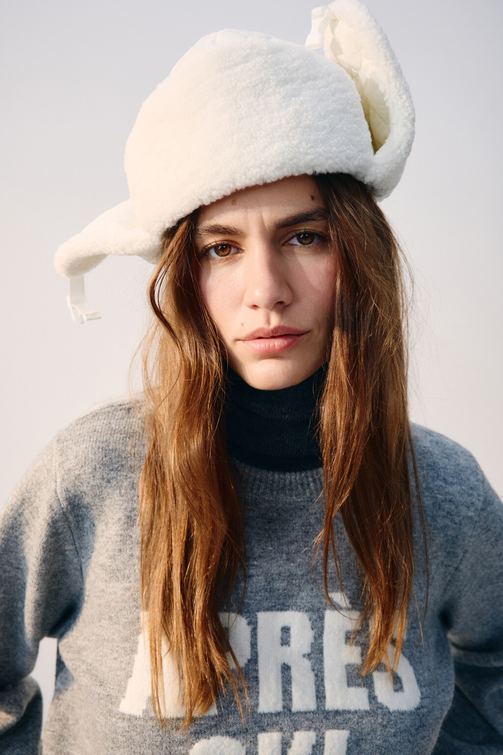 Шапка-ушанка стеганая утепленная - цвет молочный - 2