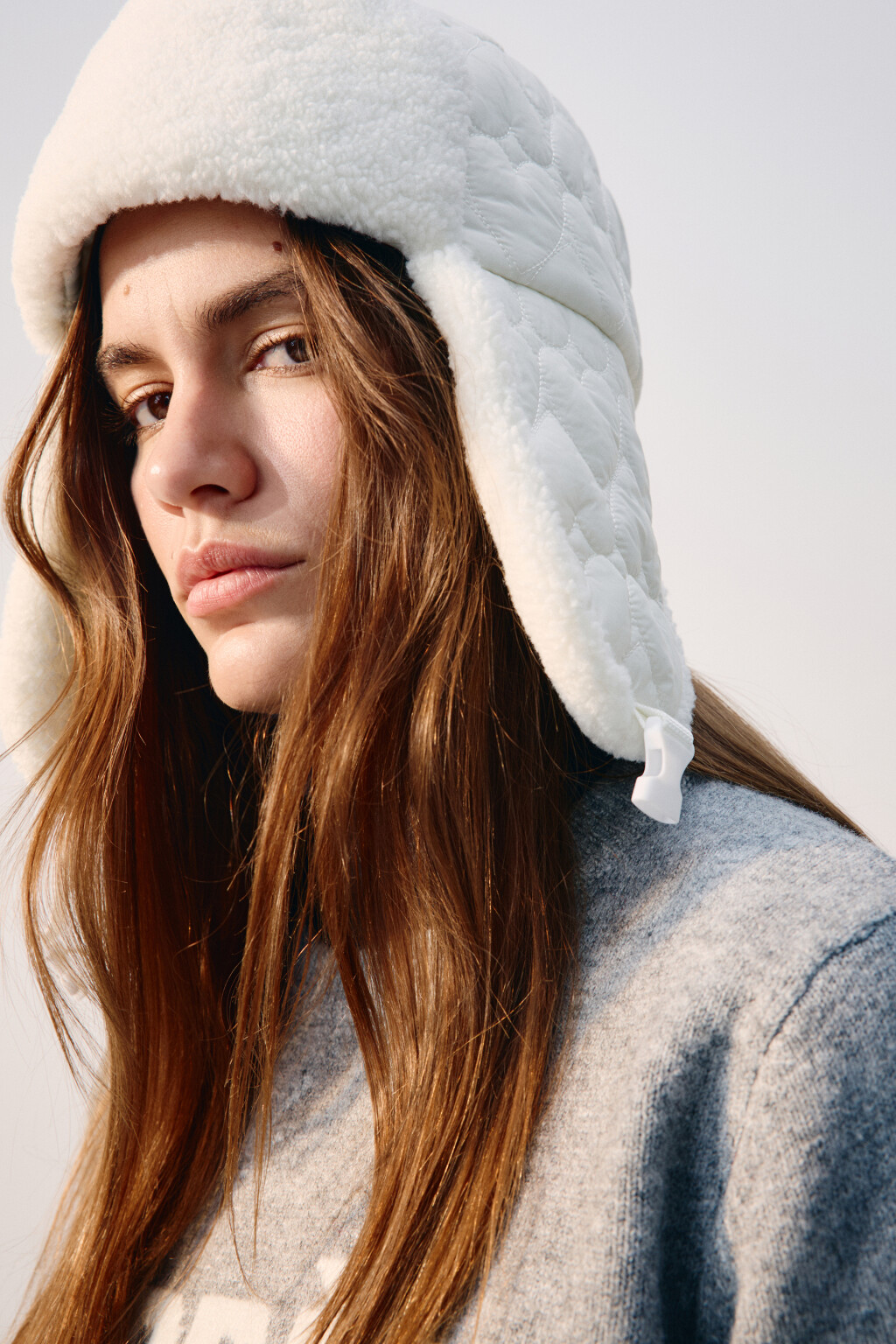 Шапка-ушанка стеганая утепленная - цвет молочный - 3