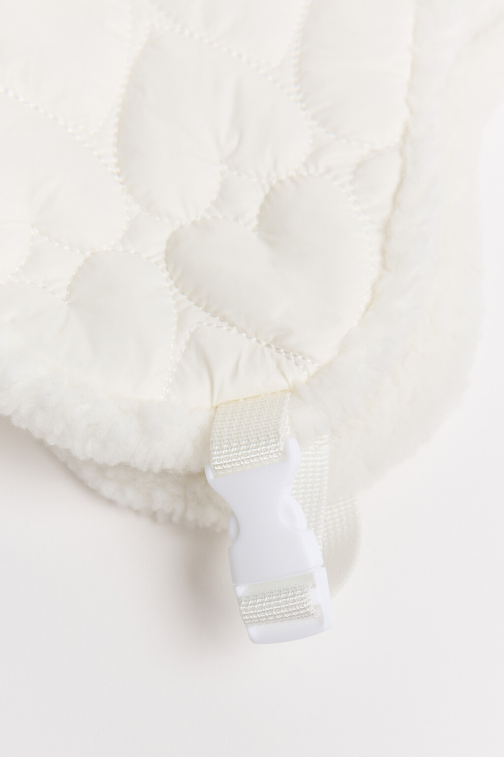 Шапка-ушанка стеганая утепленная - цвет молочный - 5