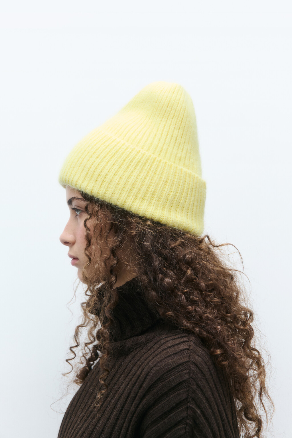 Шапка-бини с ангорской шерстью - цвет желтый - 1