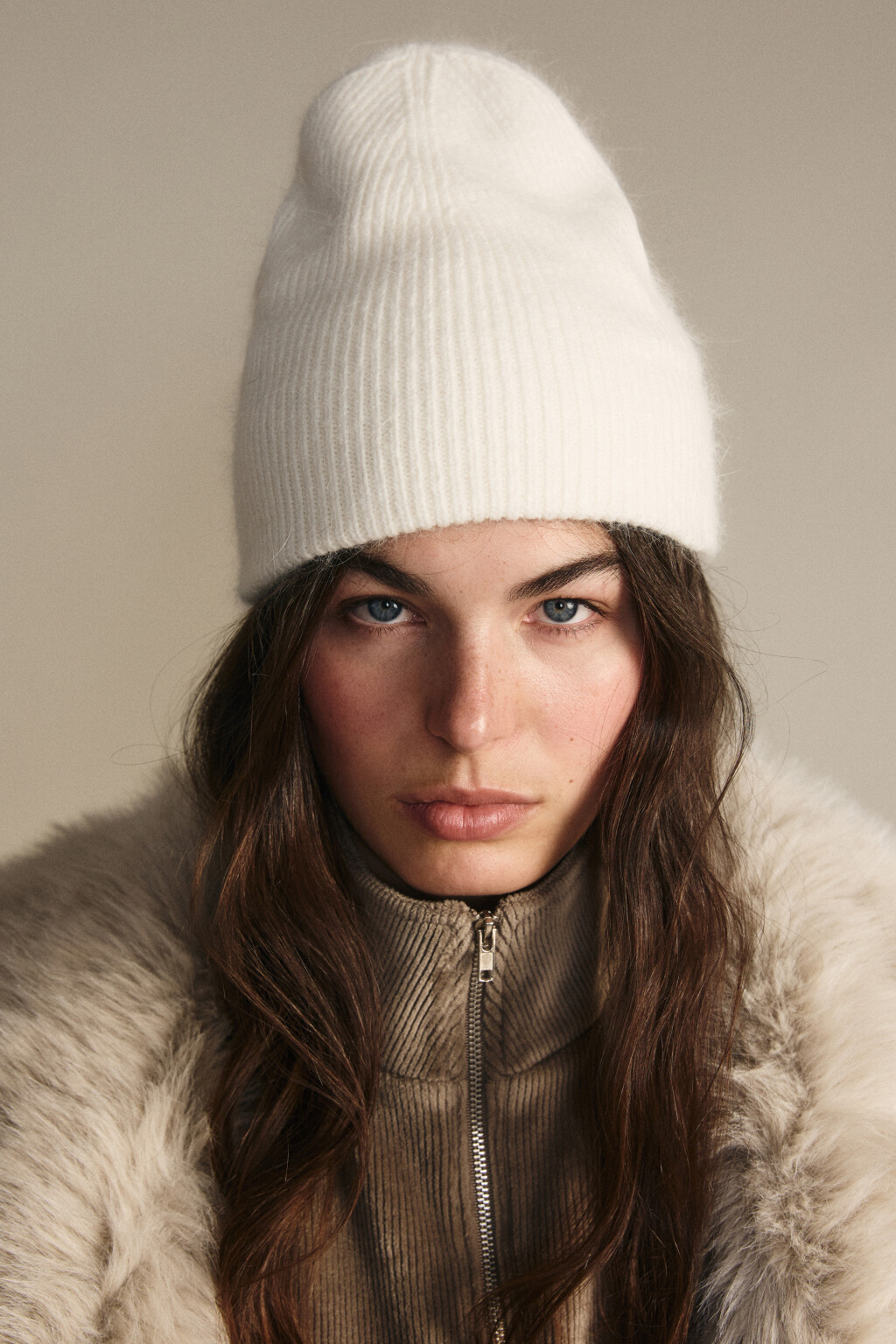 Шапка трикотажная с шерстью - цвет молочный - 2
