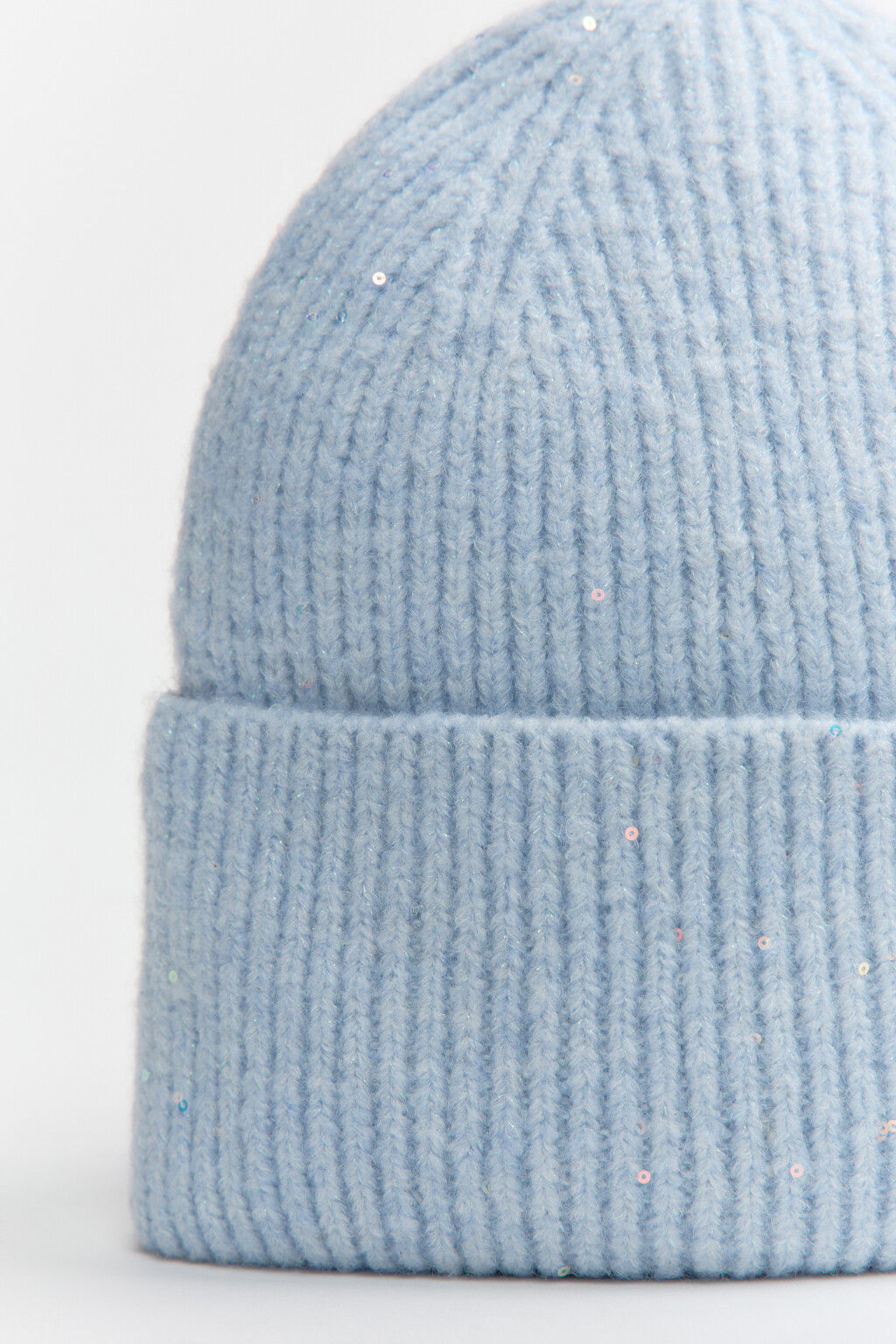 Шапка-бини трикотажная с пайетками - цвет голубой - 2