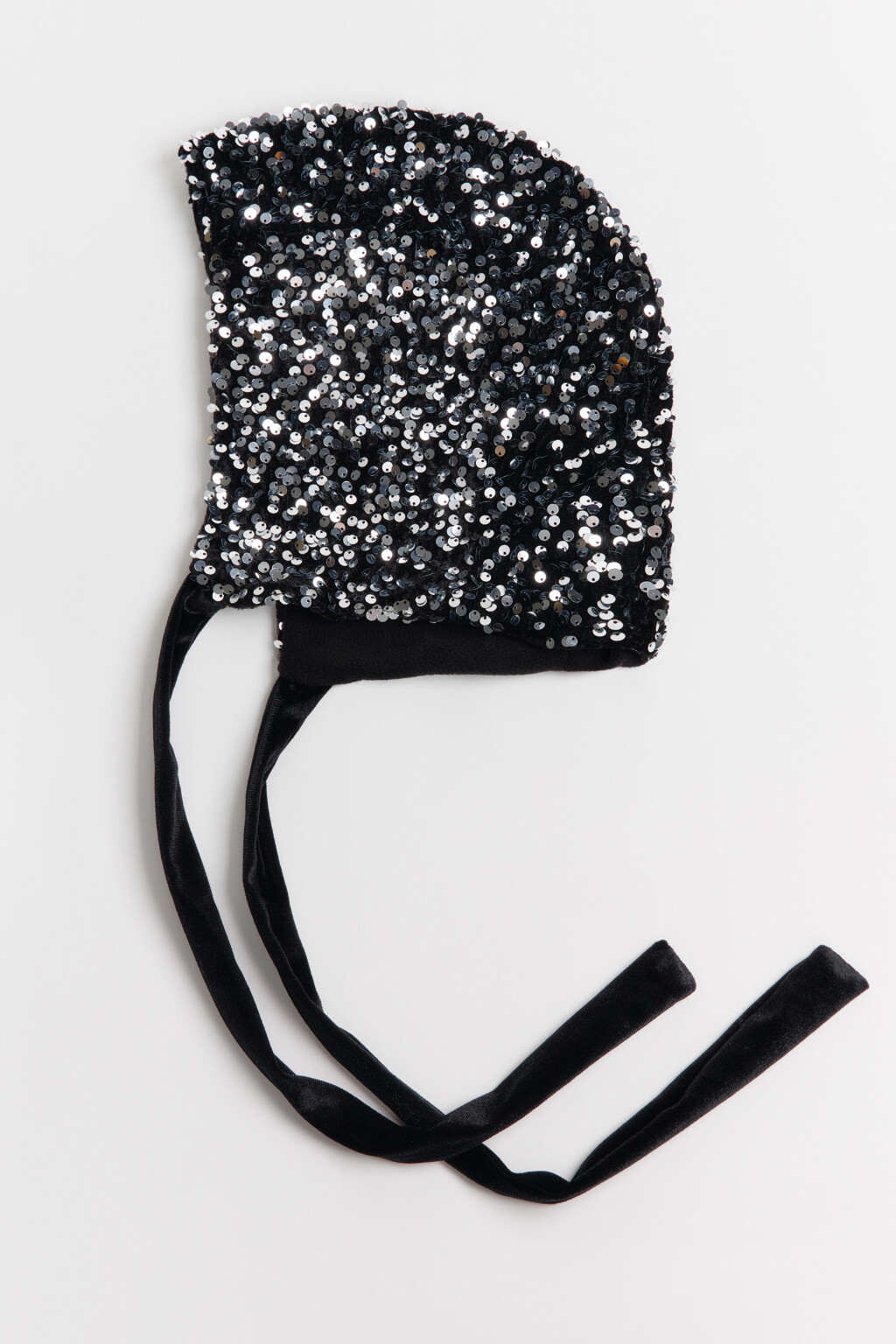 Шапка-чепчик с пайетками - цвет черный - 1