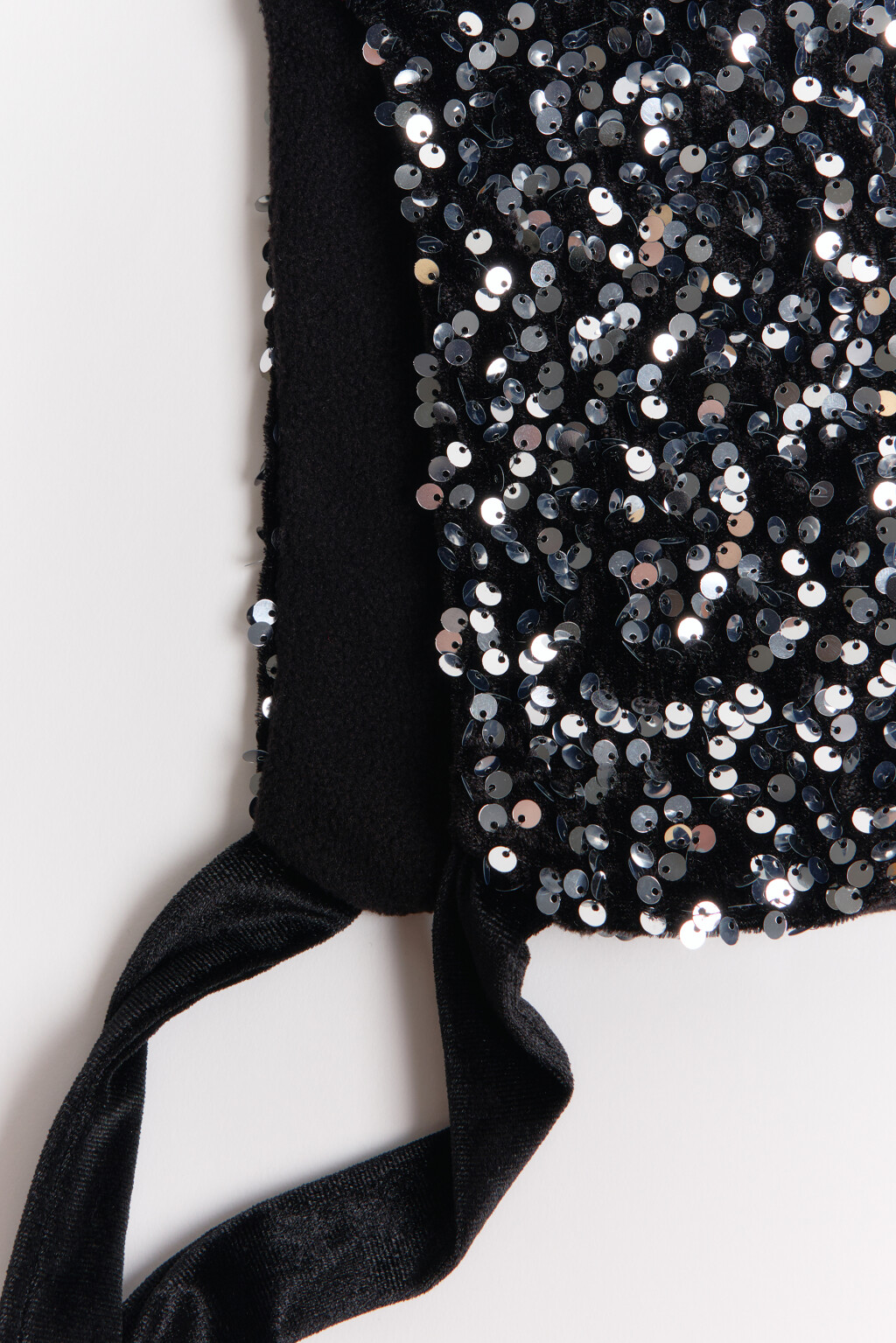 Шапка-чепчик с пайетками - цвет черный - 2