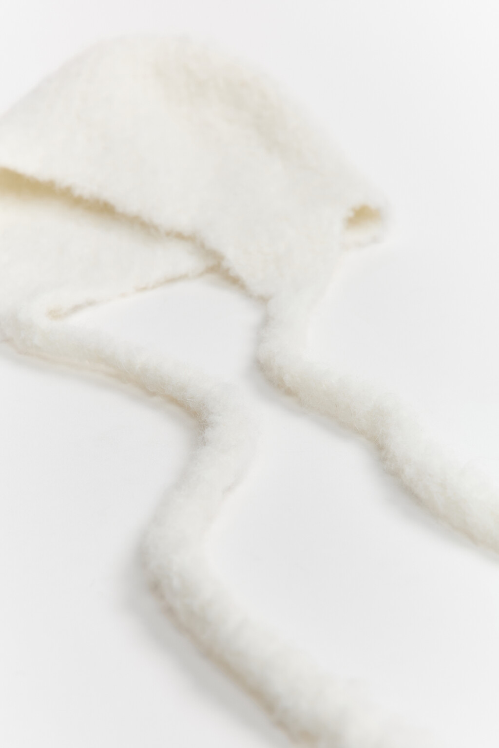 Шапка-чепчик вязаная с шерстью - цвет молочный - 3