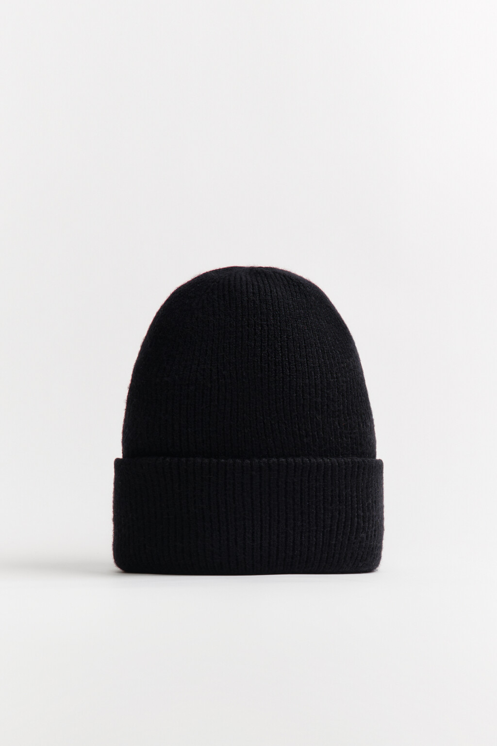 Шапка-бини трикотажная в рубчик - цвет черный - 1