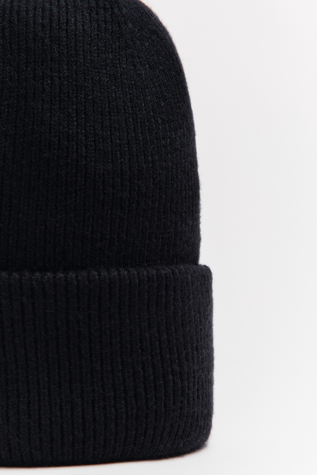 Шапка-бини трикотажная в рубчик - цвет черный - 2