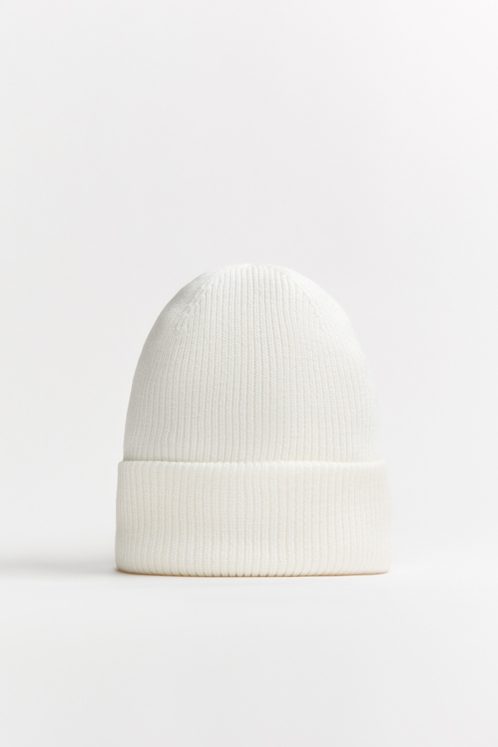 Шапка-бини трикотажная в рубчик - цвет молочный - 1