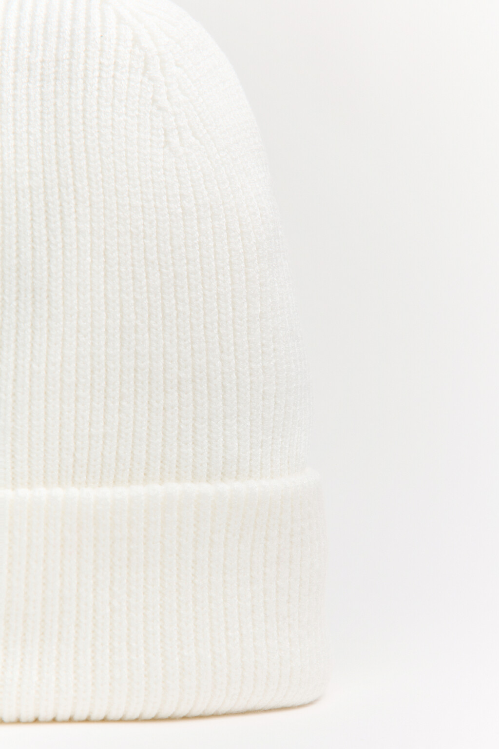 Шапка-бини трикотажная в рубчик - цвет молочный - 2