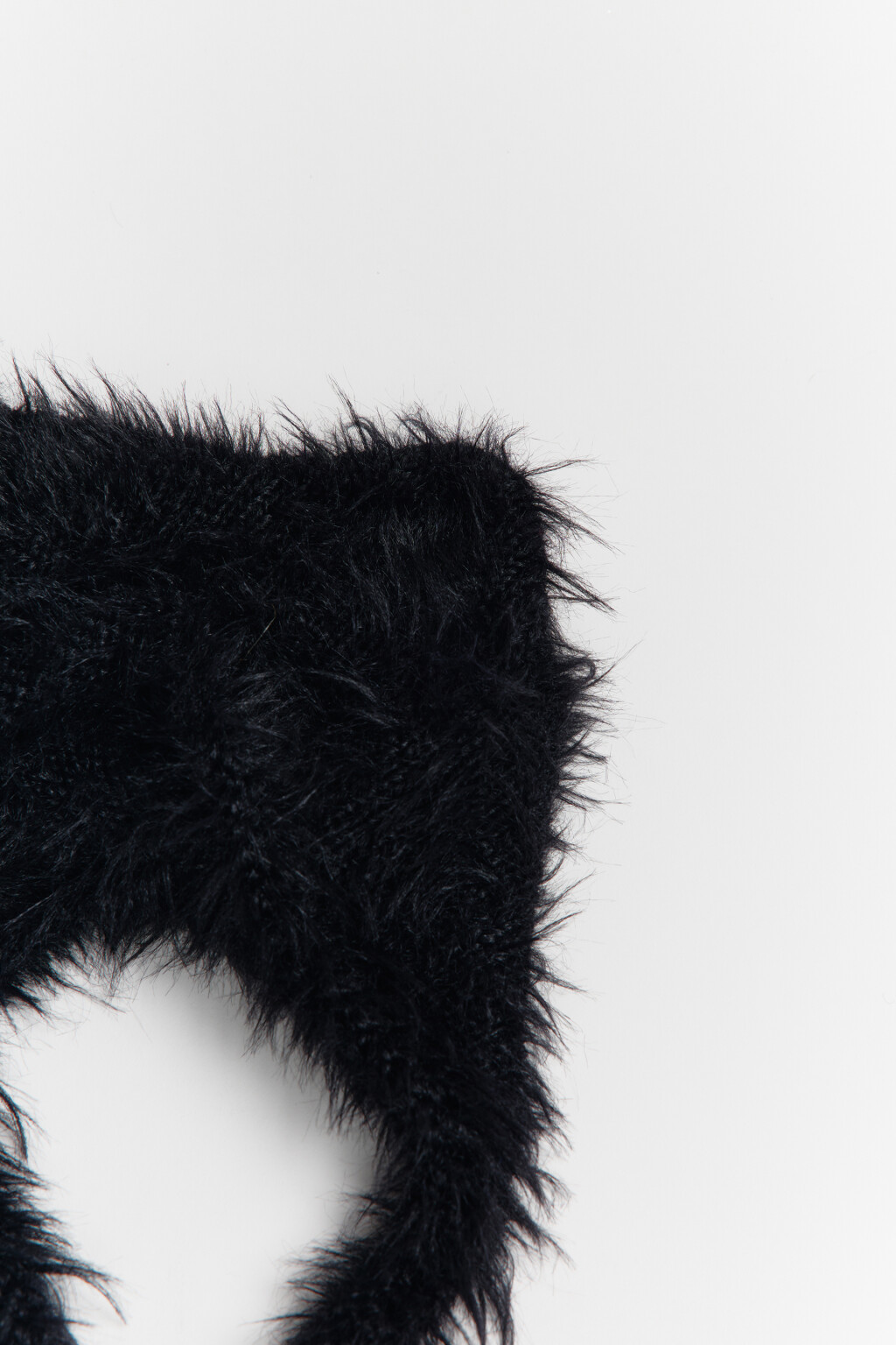 Шапка-чепчик пушистая с ушками - цвет черный - 5