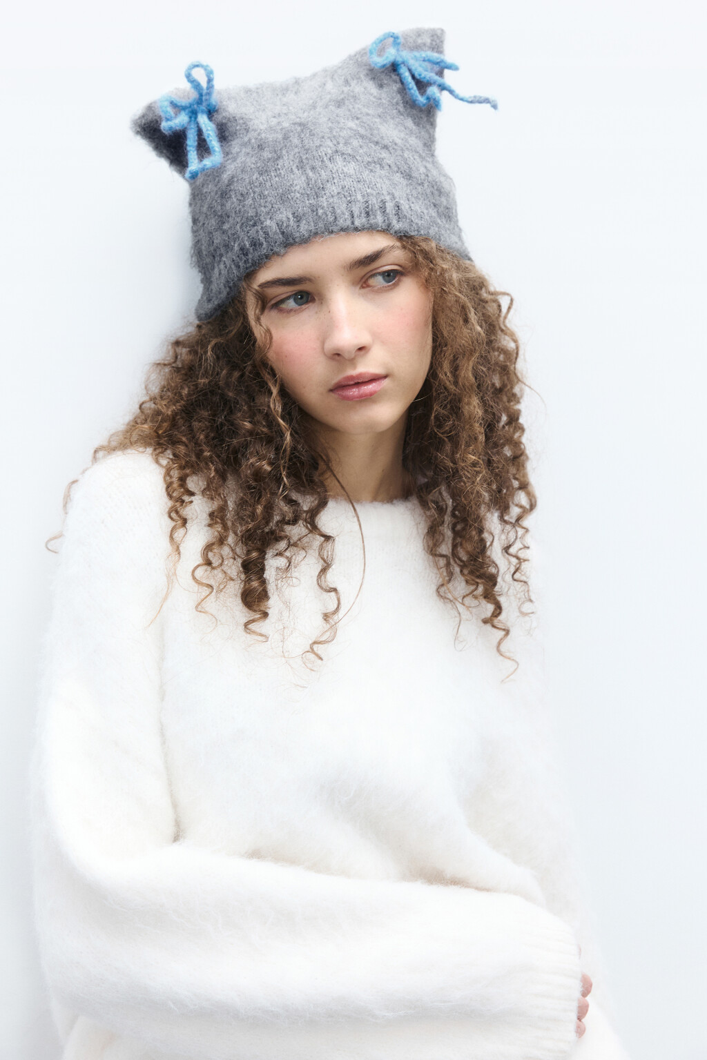 Шапка с ушками и бантиками - цвет серый - 2