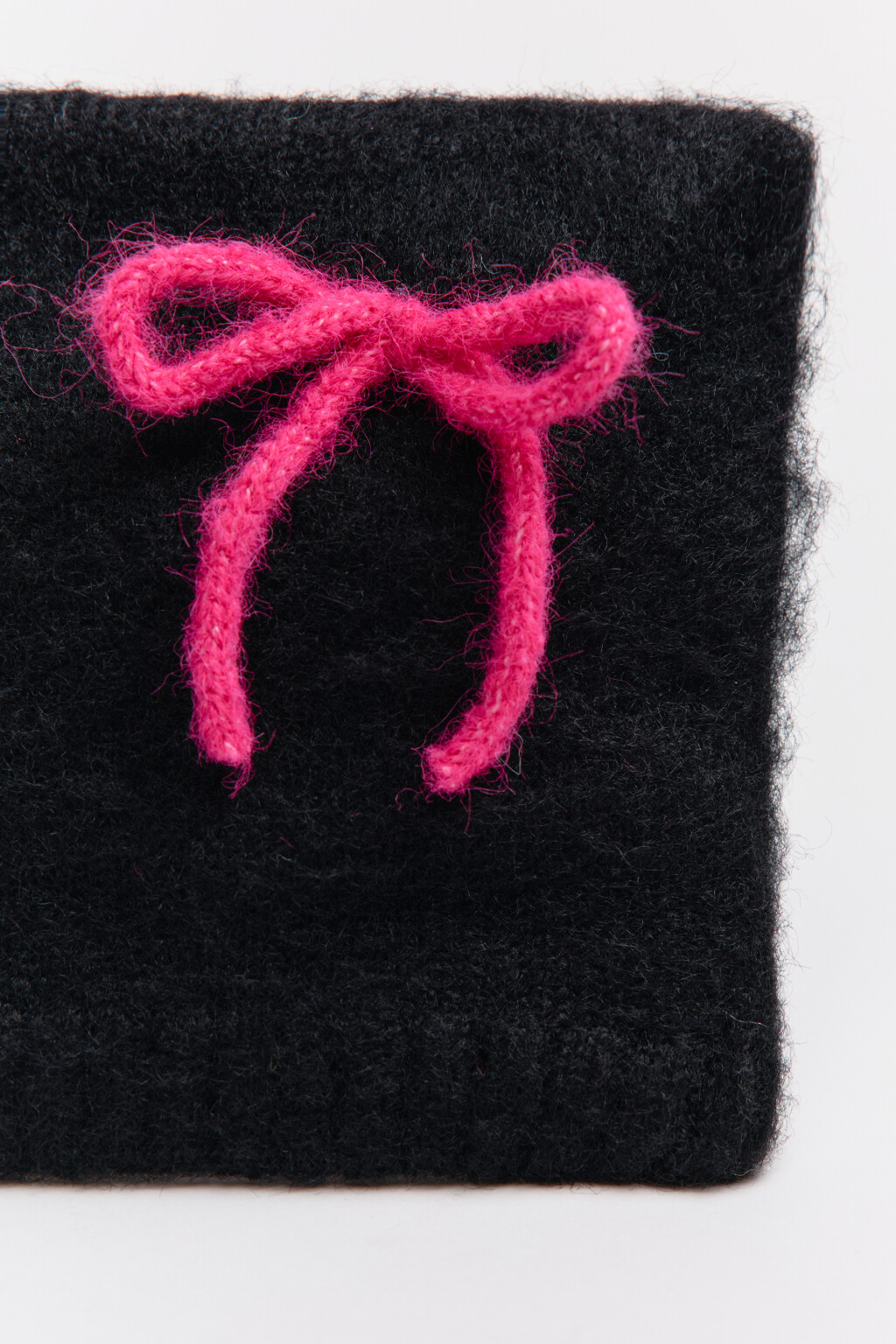 Шапка с ушками и бантиками - цвет черный - 2