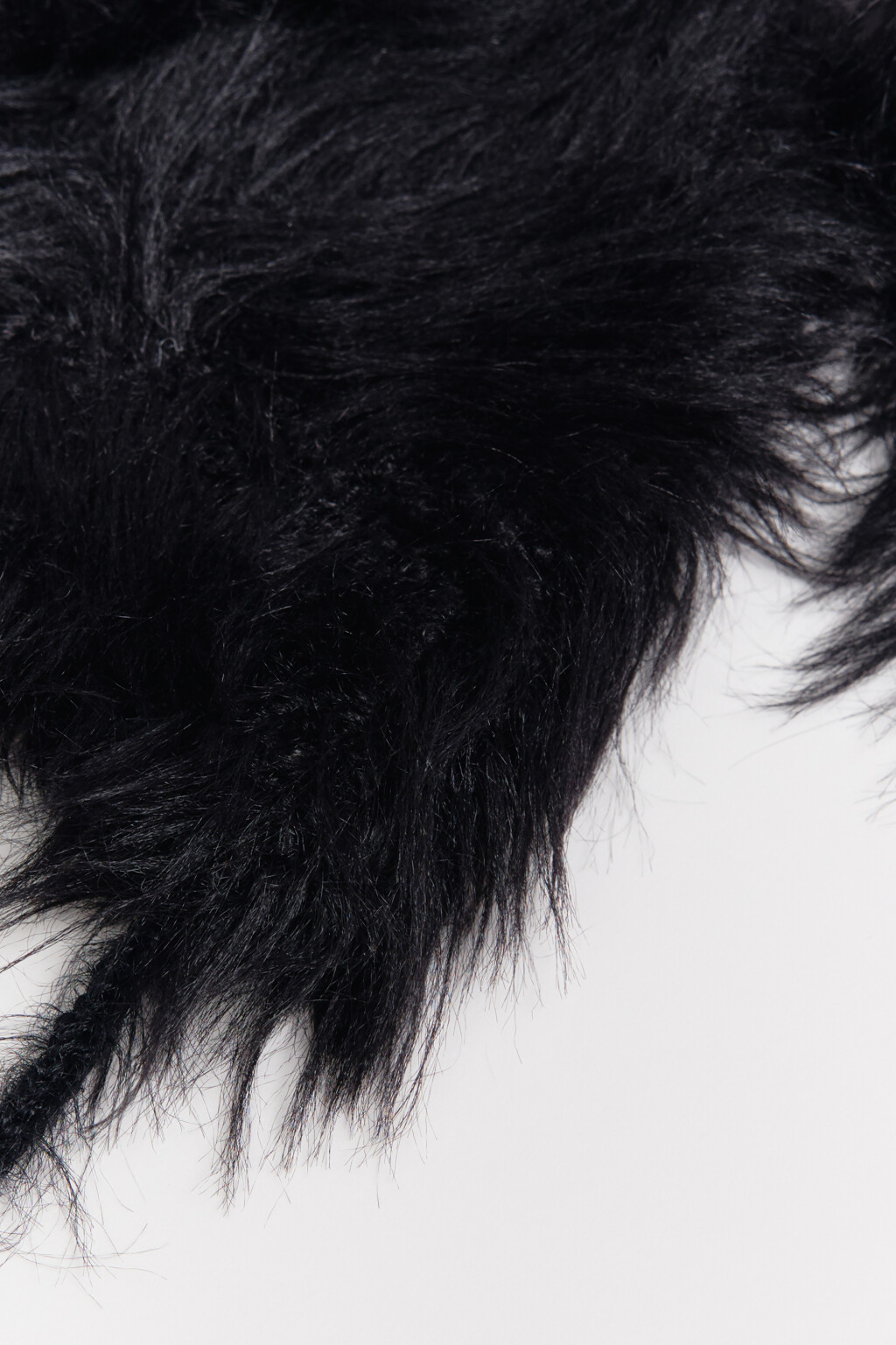 Шапка-чепчик пушистая с ушками - цвет черный - 2