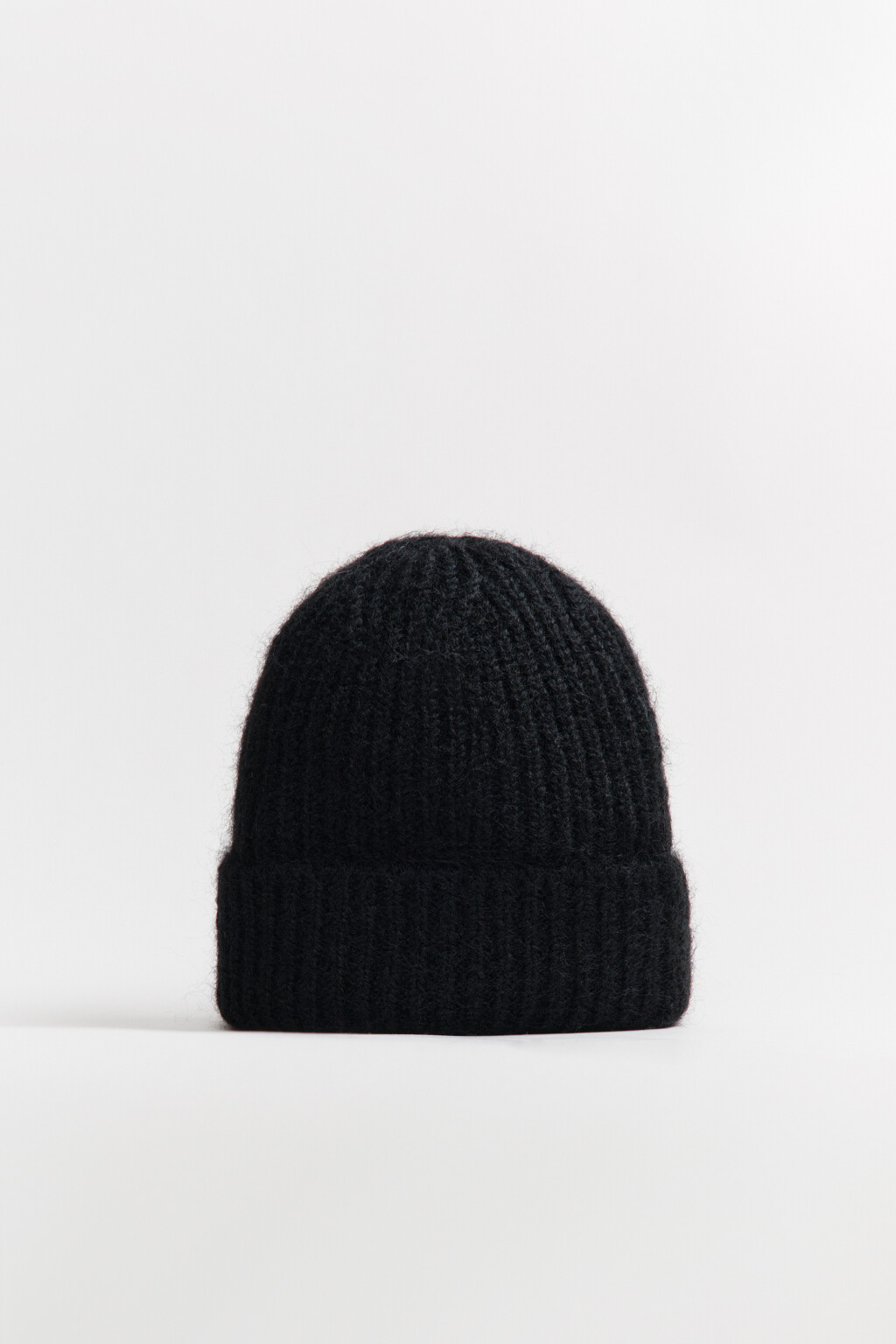 Шапка-бини вязаная с шерстью - цвет черный - 1