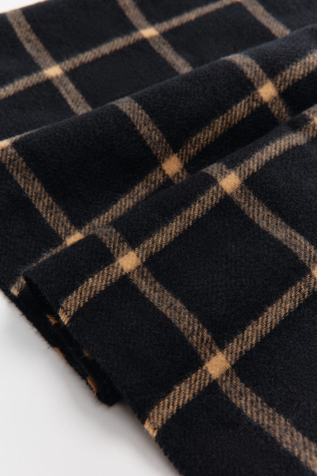 Шарф в клетку с короткой бахромой - цвет черный - 3