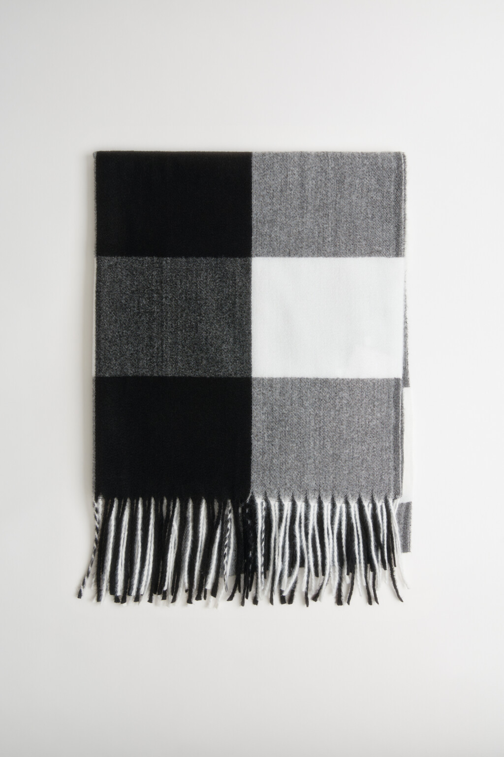Шарф в клетку с бахромой - цвет черный - 1