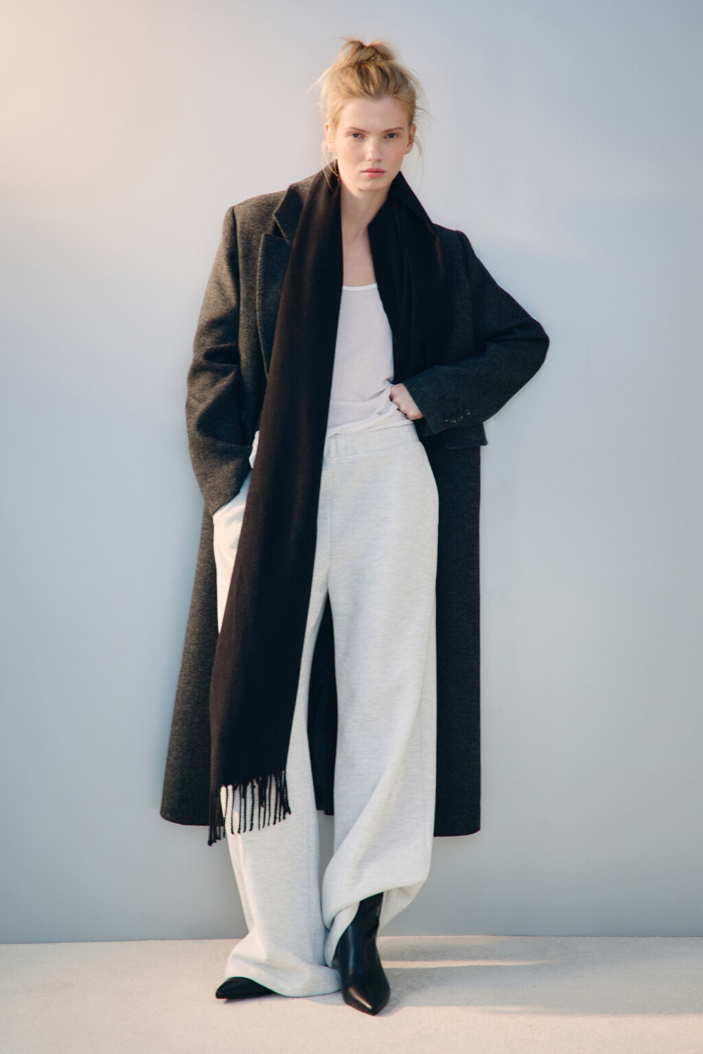 Шарф тонкий с длинной бахромой - цвет черный - 2