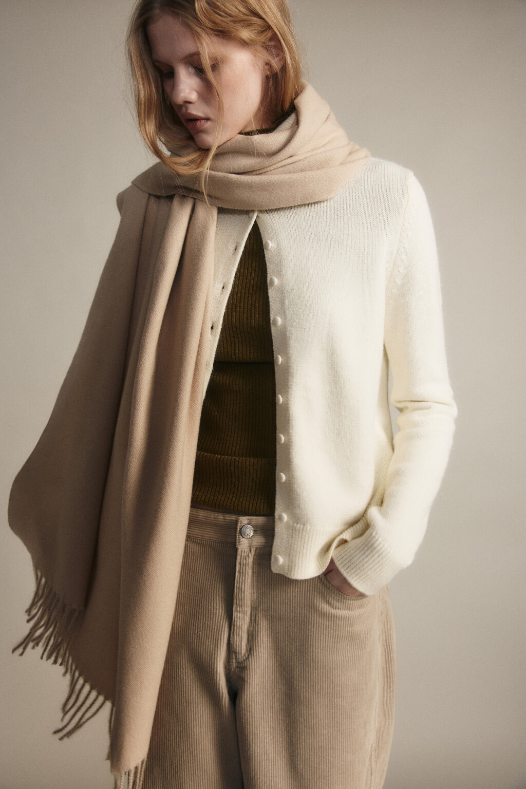 Шарф тонкий с длинной бахромой - цвет бежевый - 1