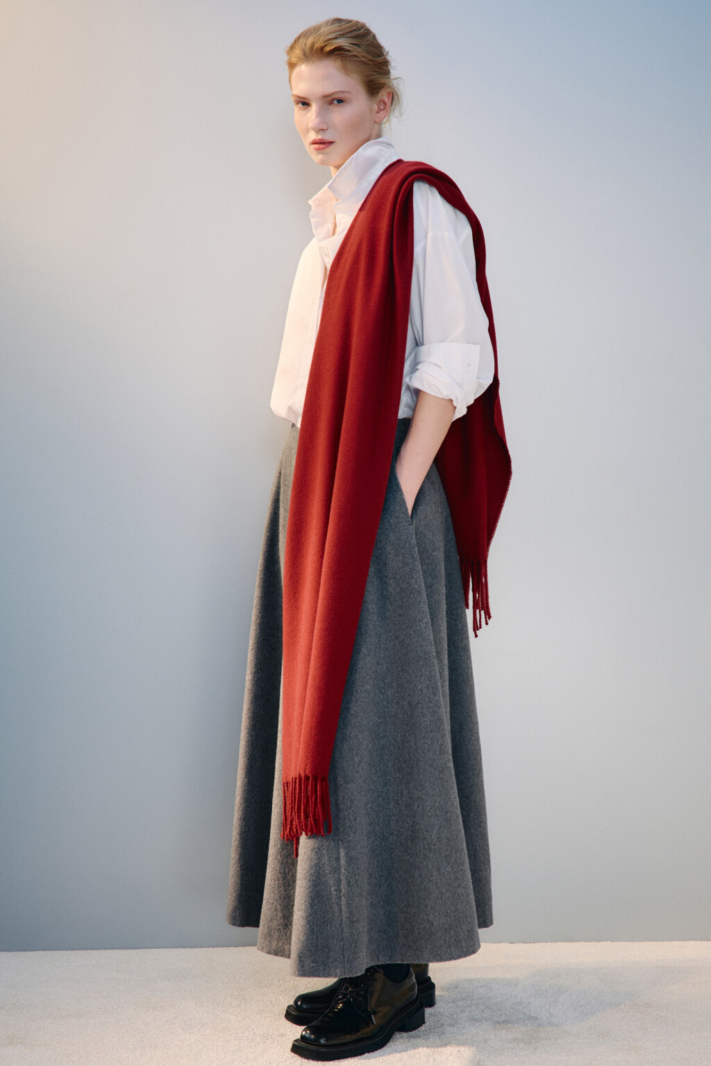 Шарф тонкий с длинной бахромой - цвет бордовый - 2