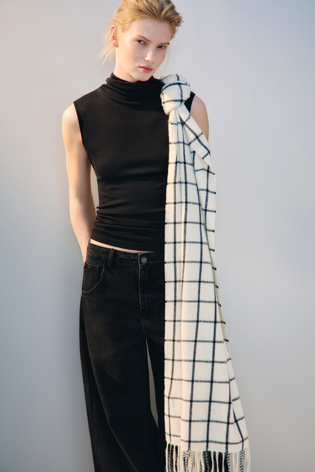 Шарф в клетку с длинной бахромой - цвет белый - 1