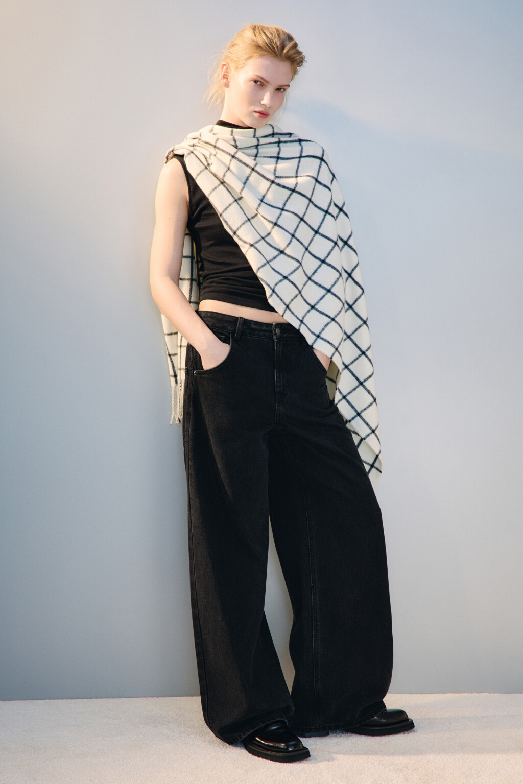 Шарф в клетку с длинной бахромой - цвет белый - 2