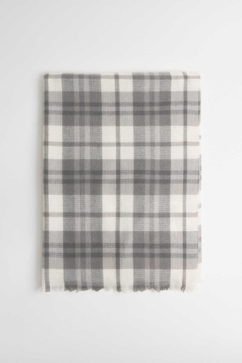 Шарф в клетку с бахромой - цвет серый - 3