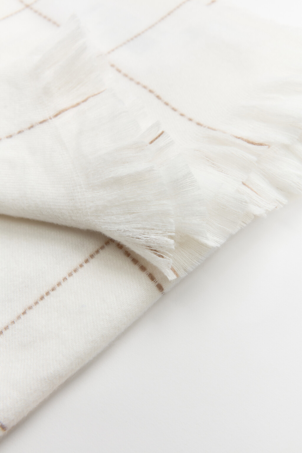 Шарф в клетку с бахромой - цвет бежевый - 3