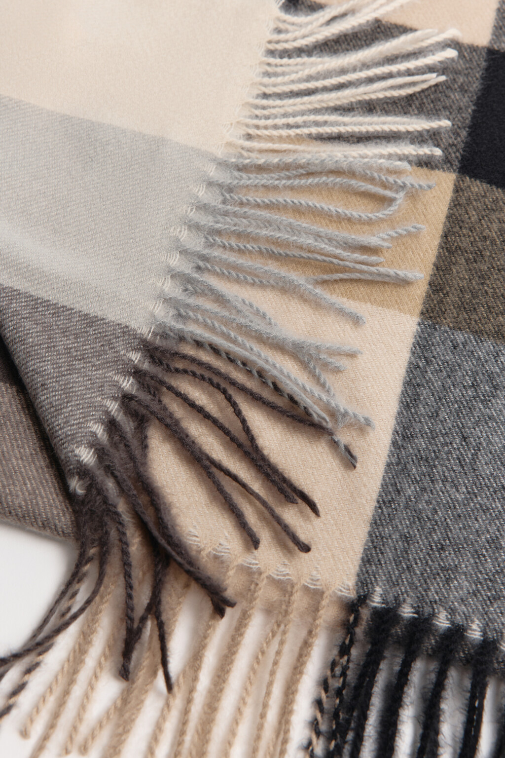 Шарф в клетку с бахромой - цвет бежевый - 2