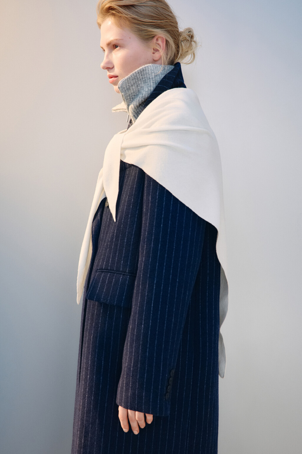 Косынка тонкая вязаная - цвет молочный - 2