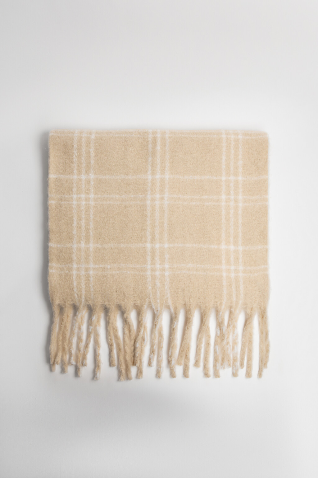 Шарф теплый клетчатый с бахромой - цвет бежевый - 2