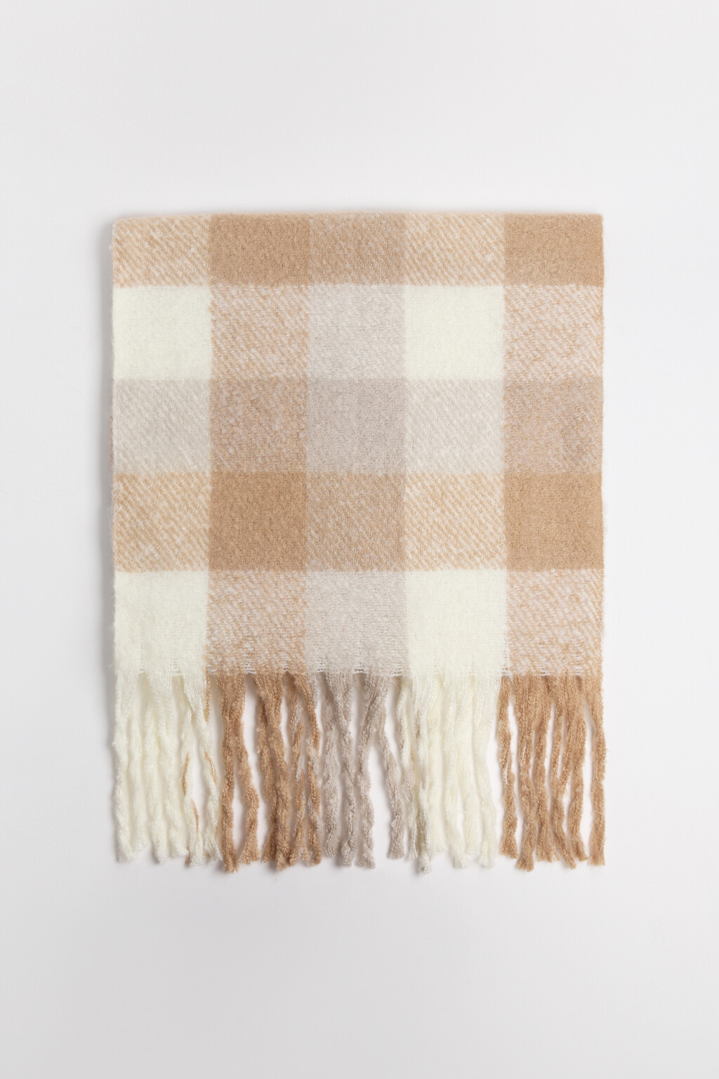 Шарф теплый клетчатый с бахромой - цвет бежевый - 3