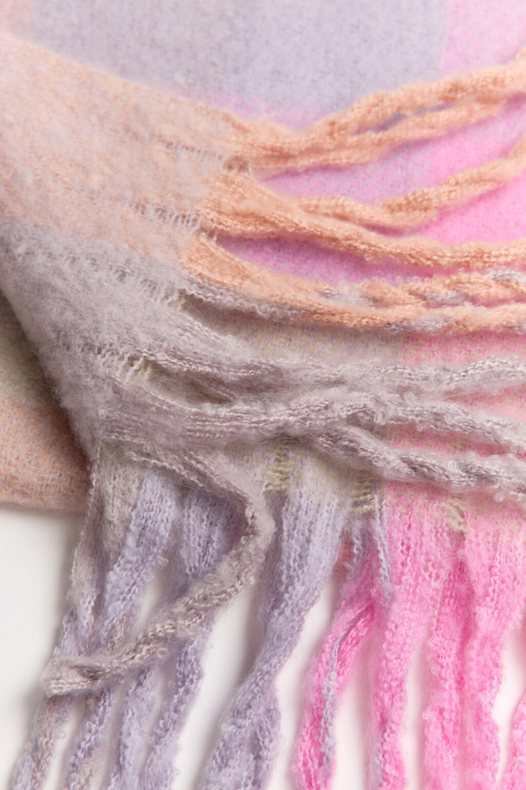 Шарф теплый клетчатый с бахромой - цвет сиреневый - 3