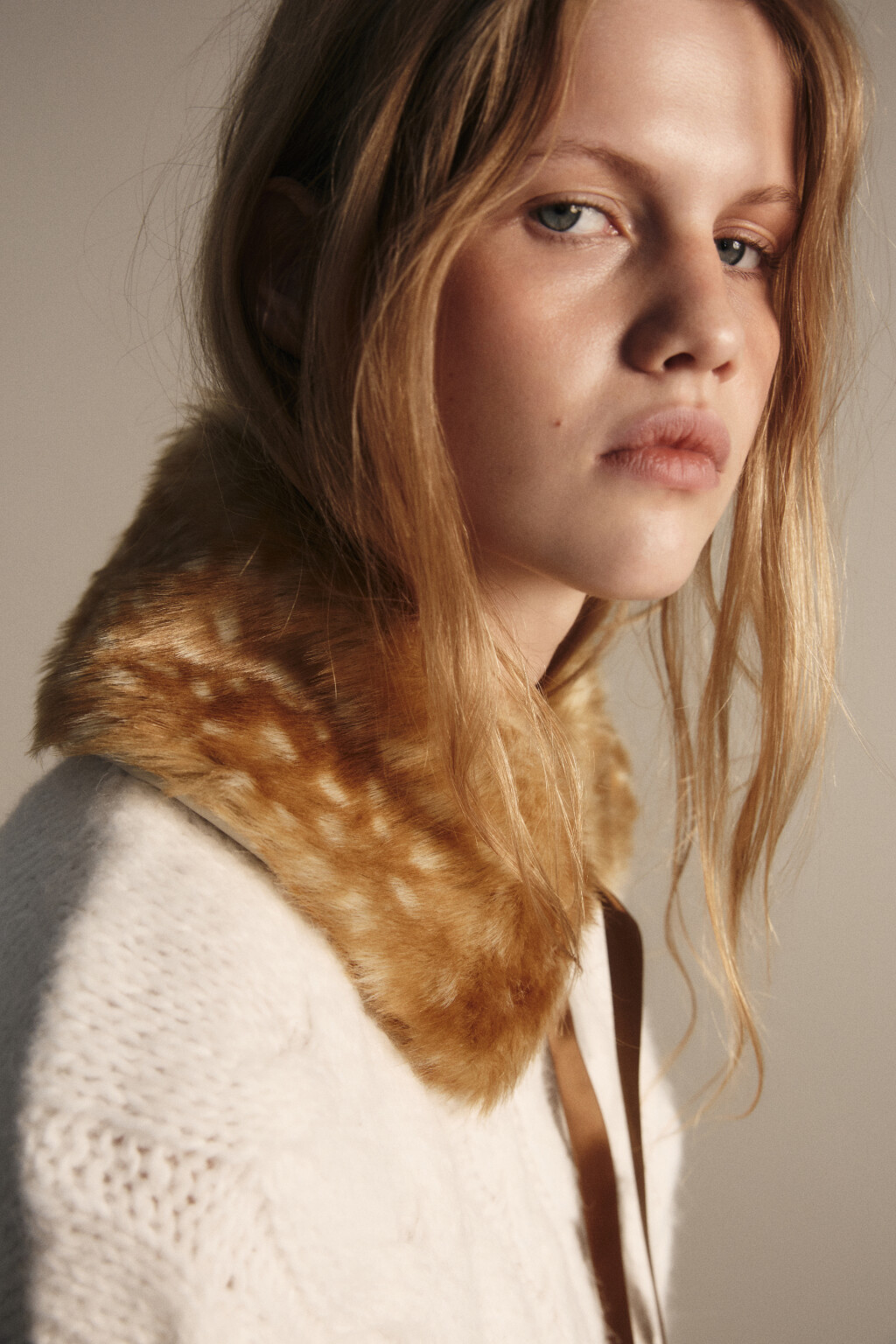 Воротник меховой с оленьим принтом - цвет мультиколор - 6