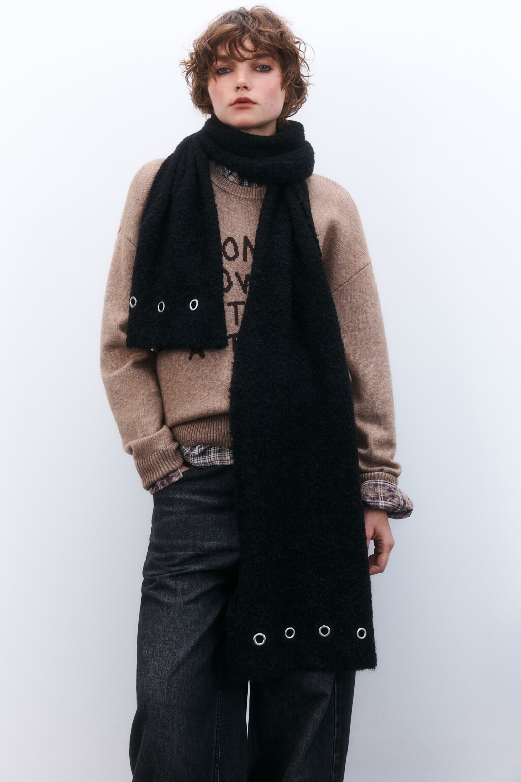 Шарф с шерстью и люверсами - цвет черный - 2