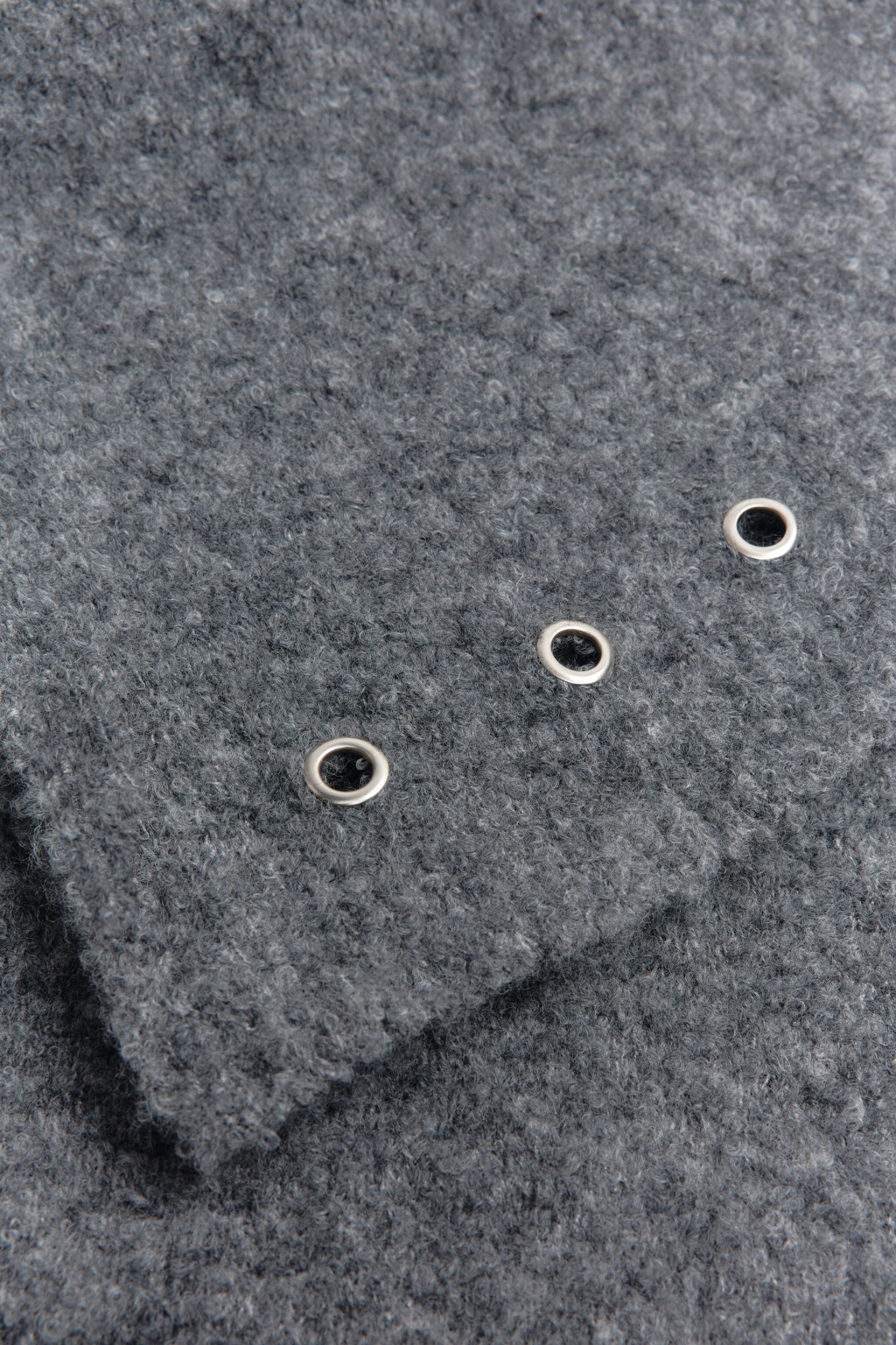 Шарф с металлическими люверсами - цвет серый - 4