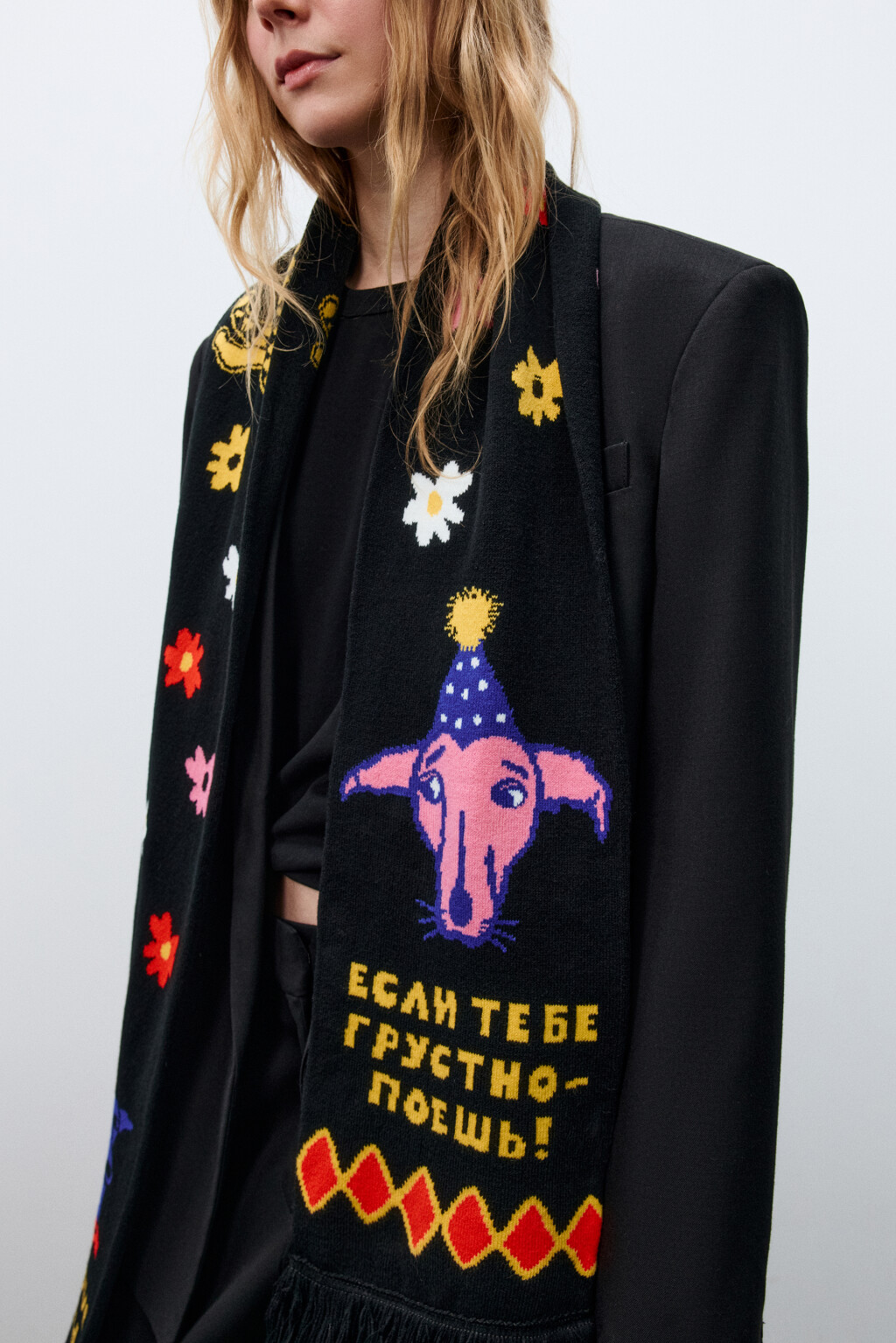 Шарф с принтом и бахромой - цвет черный - 3