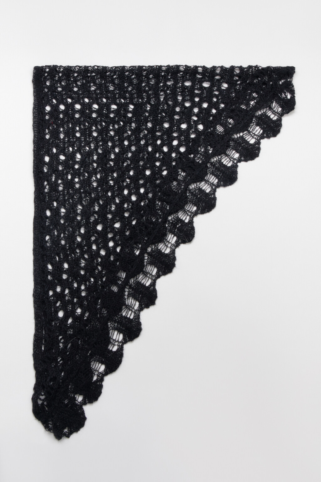 Косынка вязаная ажурная - цвет черный - 3