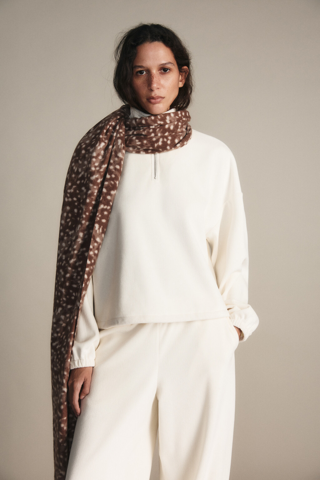 Шарф тонкий с принтом и бахромой - цвет коричневый - 2