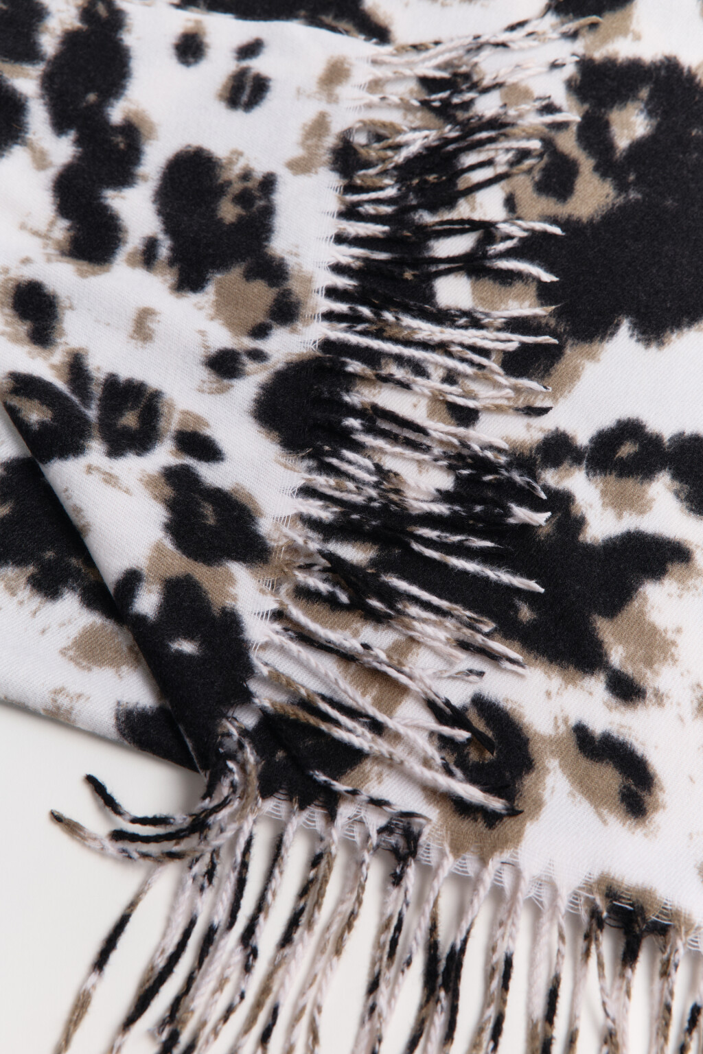 Шарф тонкий с принтом и бахромой - цвет белый - 3