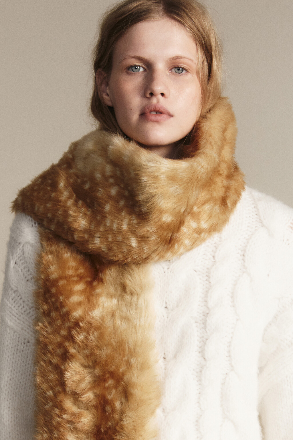 Шарф меховой с оленьим принтом - цвет коричневый - 3