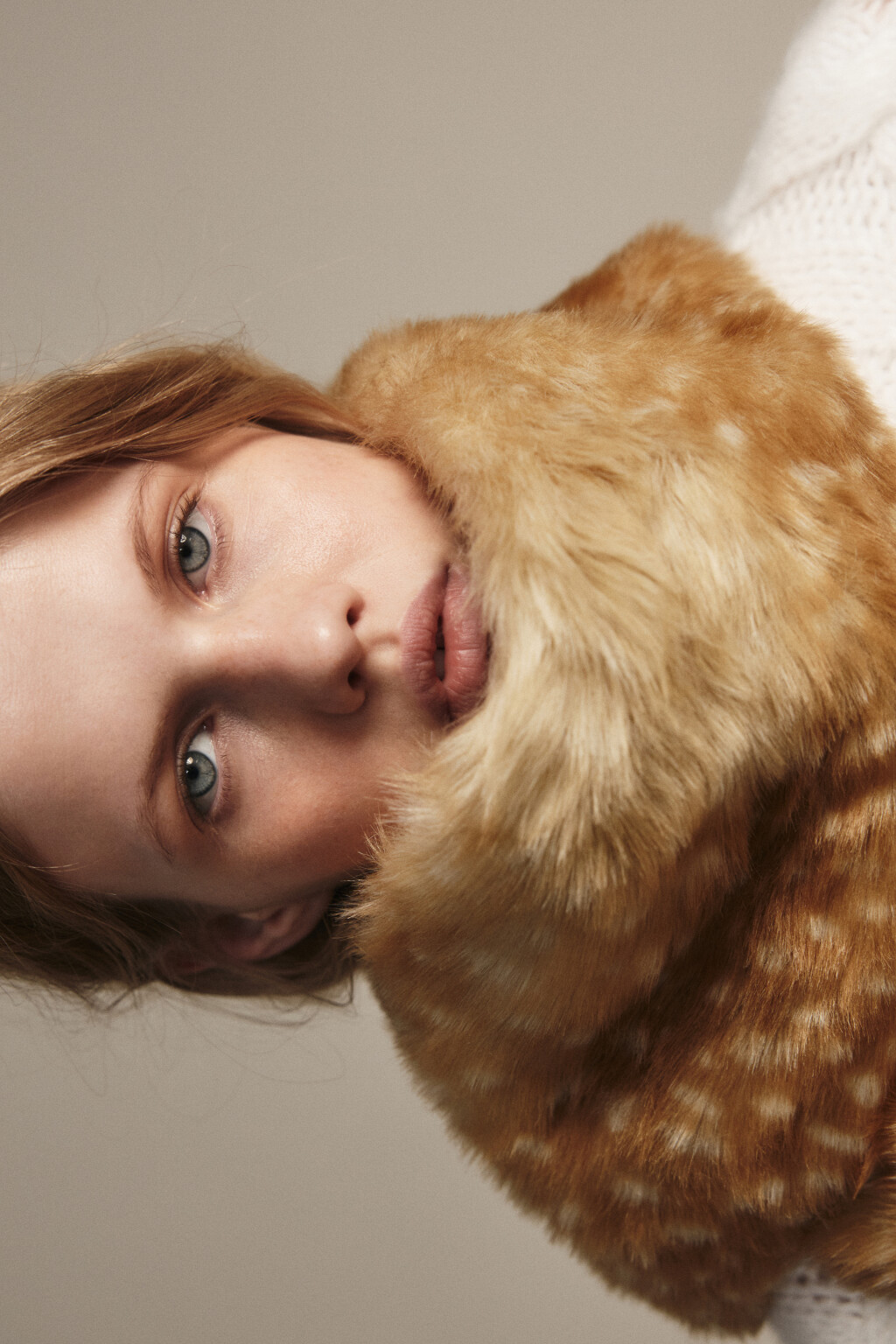 Шарф меховой с оленьим принтом - цвет коричневый - 4