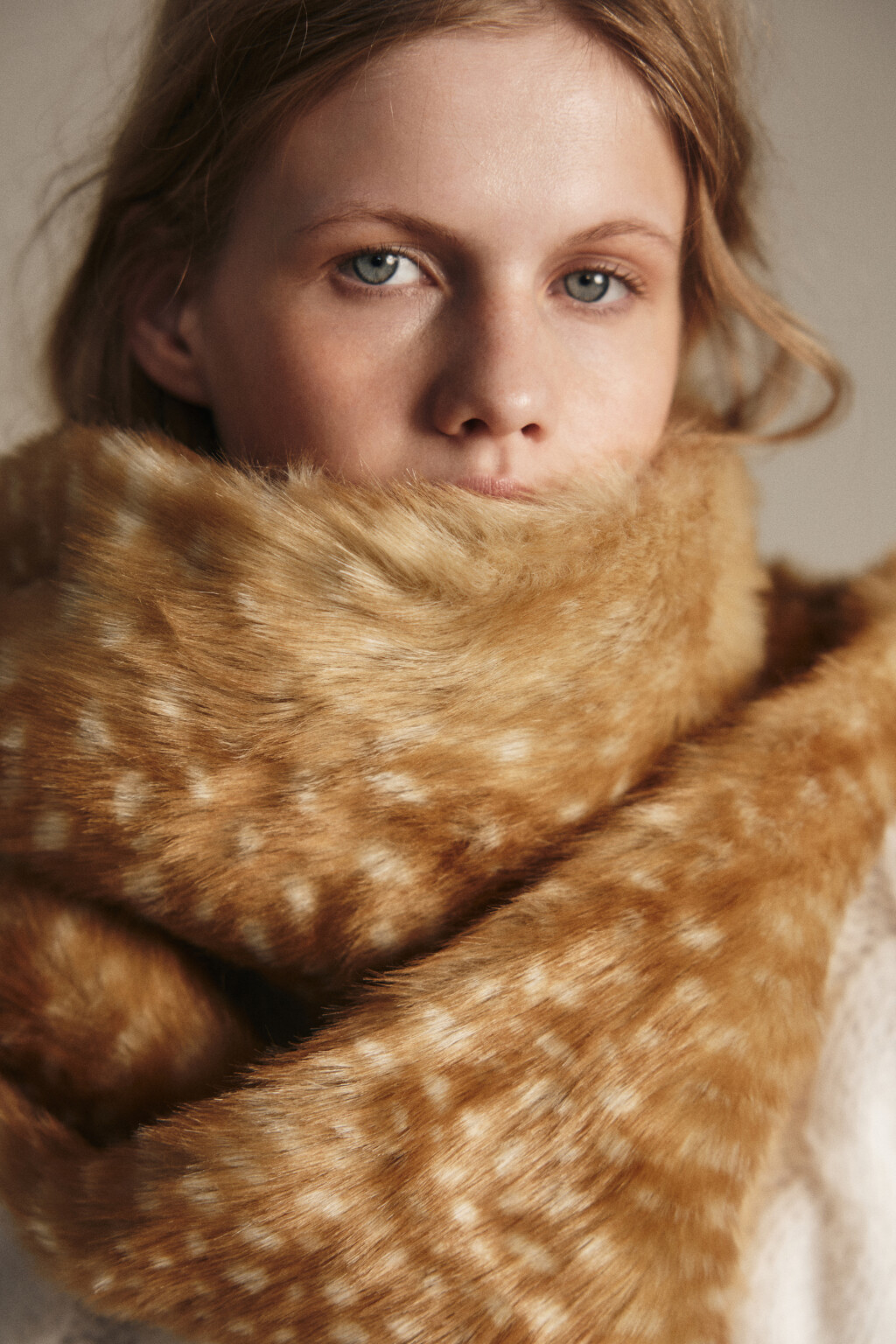 Шарф меховой с оленьим принтом - цвет коричневый - 5