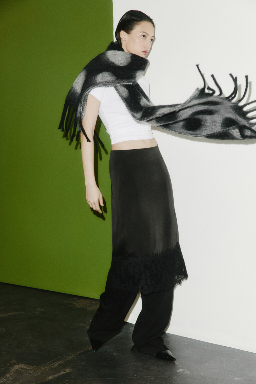 Шарф теплый с бахромой и принтом - цвет черный - 3