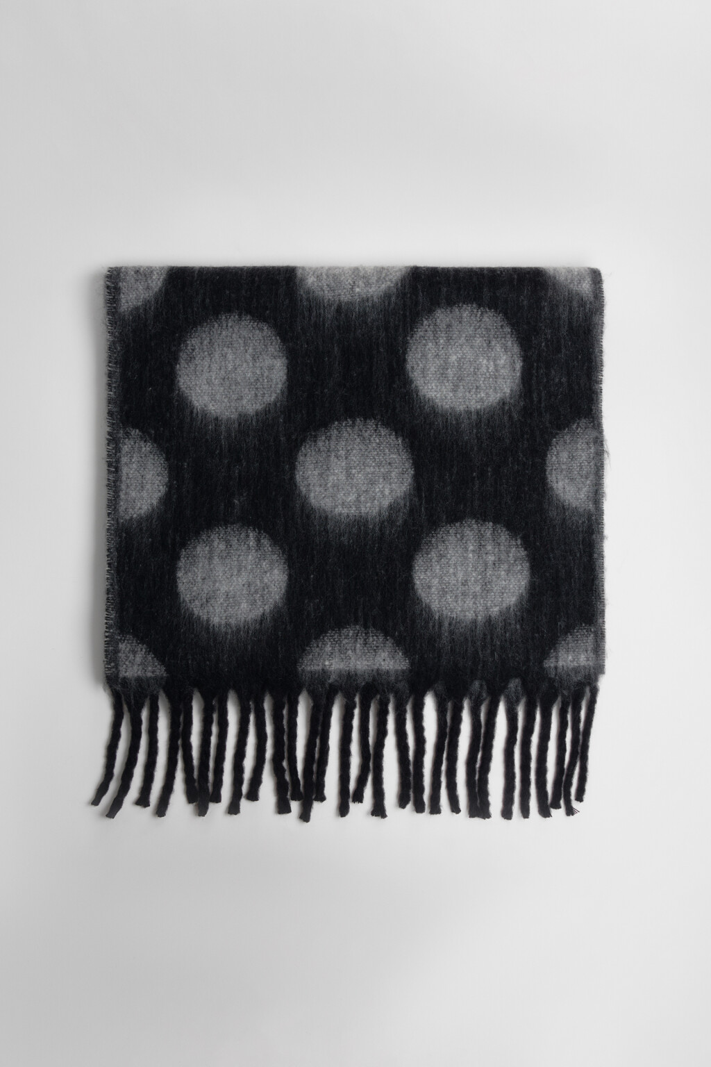 Шарф теплый с бахромой и принтом - цвет черный - 5