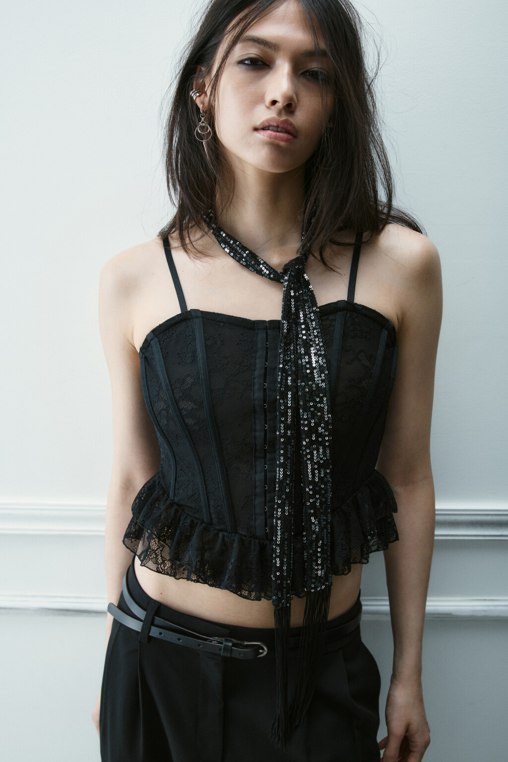 Шарф тонкий с бахромой и пайетками - цвет серый - 1