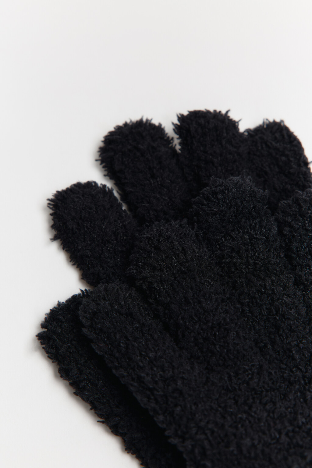 Перчатки вязаные пушистые - цвет черный - 2