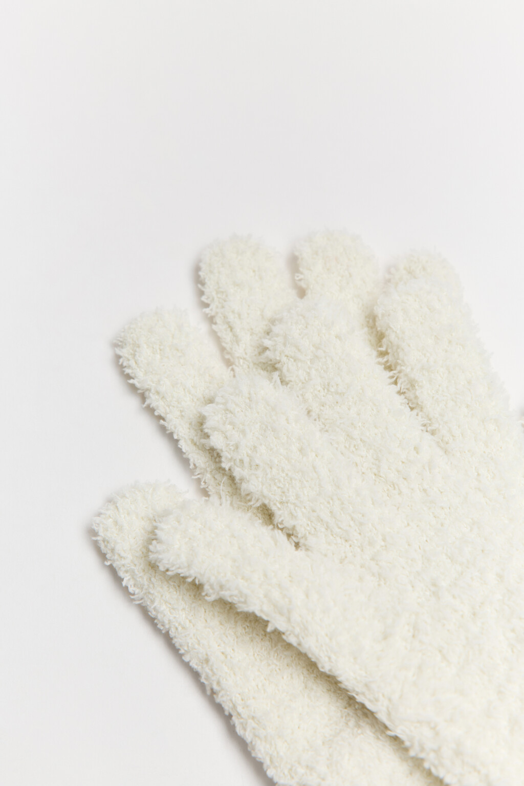 Перчатки вязаные пушистые - цвет молочный - 2