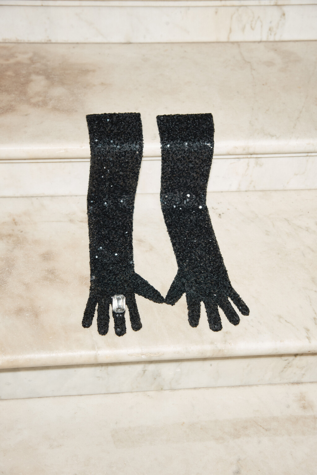 Перчатки длинные вечерние с пайетками - цвет черный - 5