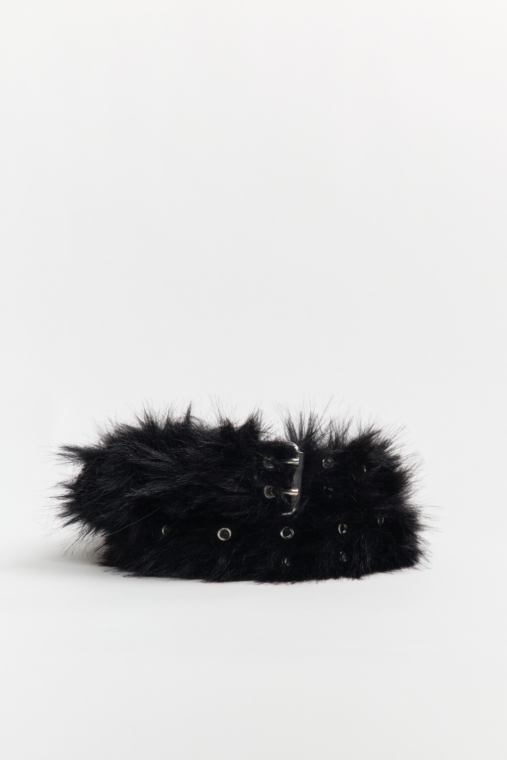 Ремень с люверсами и меховым декором - цвет черный - 1